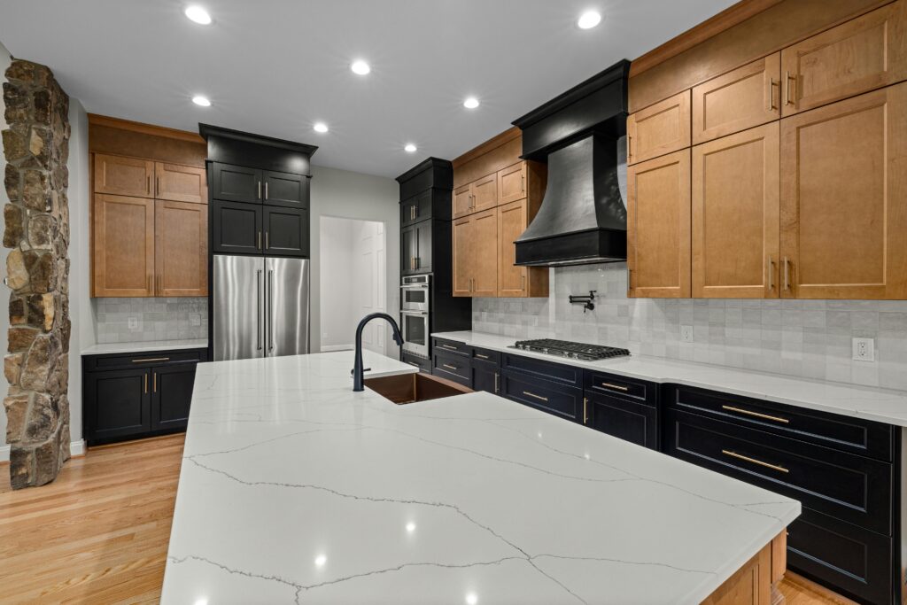 Calacatta-venatino-quartz-countertops-1024x683